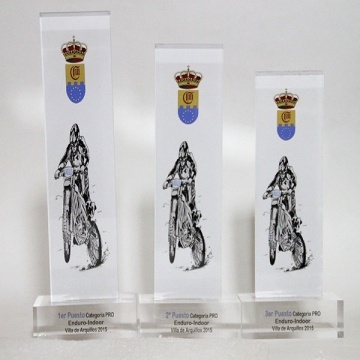 trofeos metacrilato personalizados