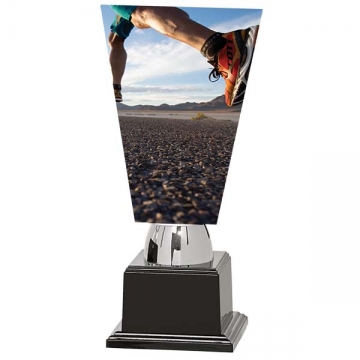 Trofeus de fusta amb la base de ABS. 
Trofeus personalitzables amb el SEU LOGO i la imatge de l'esdeveniment. 
Per a tots els esports i competicions esportives.
***INCLÒS en el PREU el GRAVAT 
Tots els gravats s'hauran d'enviar per email info@tstorneos.com 
