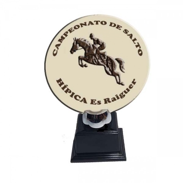 Trofeus de fusta amb la base de ABS. 
Trofeus personalitzables amb el SEU LOGO  o silueta esport 
Per a tots els esports i competicions esportives.
***INCLÒS en el PREU el GRAVAT 
Tots els gravats s'hauran d'enviar per email info@tstorneos.com 
